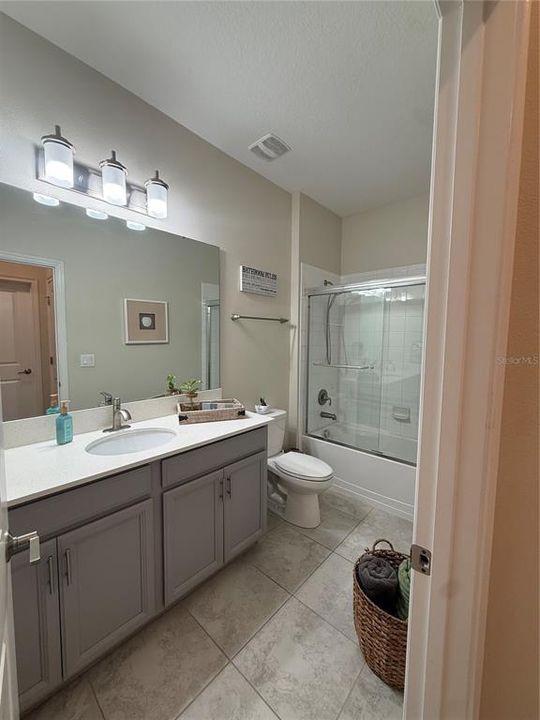 For Rent: $3,300 (3 beds, 2 baths, 2080 Square Feet)