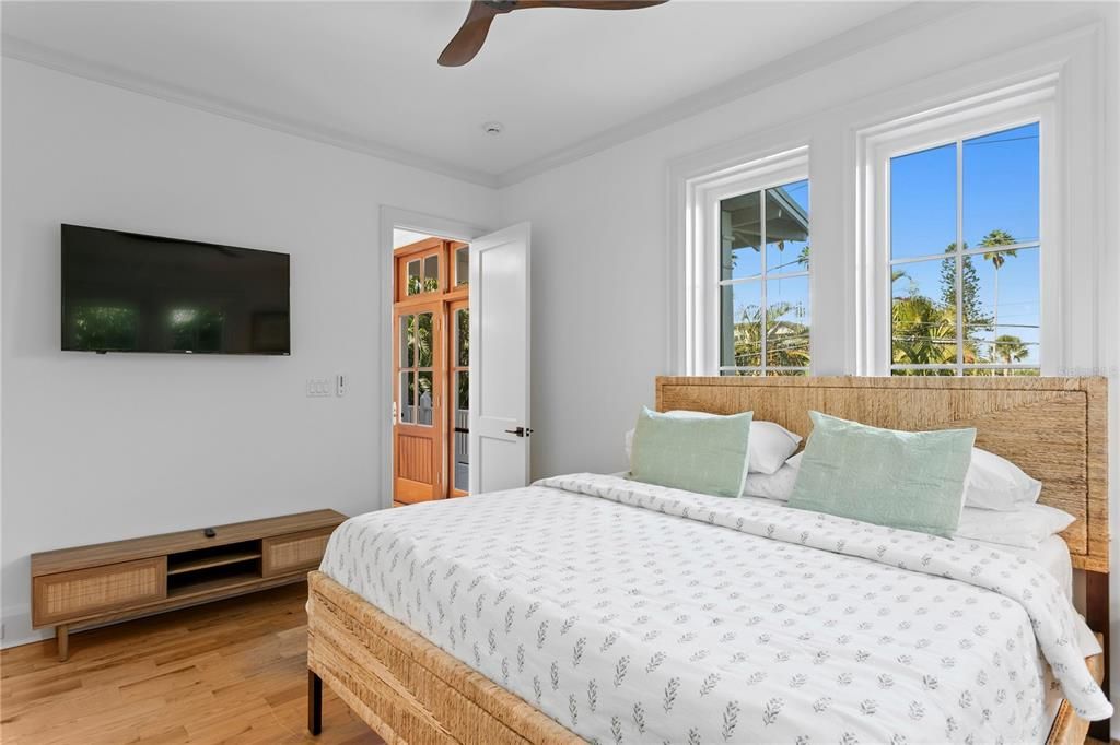 На продажу: $3,899,000 (4 спален, 4 ванн, 3480 Квадратных фут)