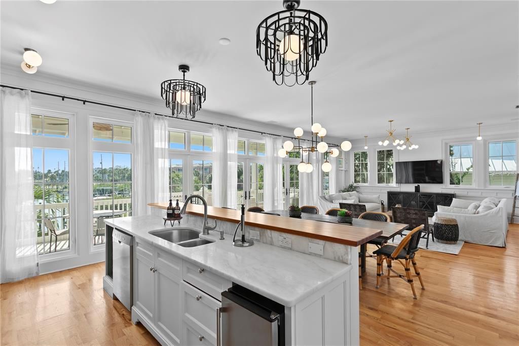 На продажу: $3,899,000 (4 спален, 4 ванн, 3480 Квадратных фут)