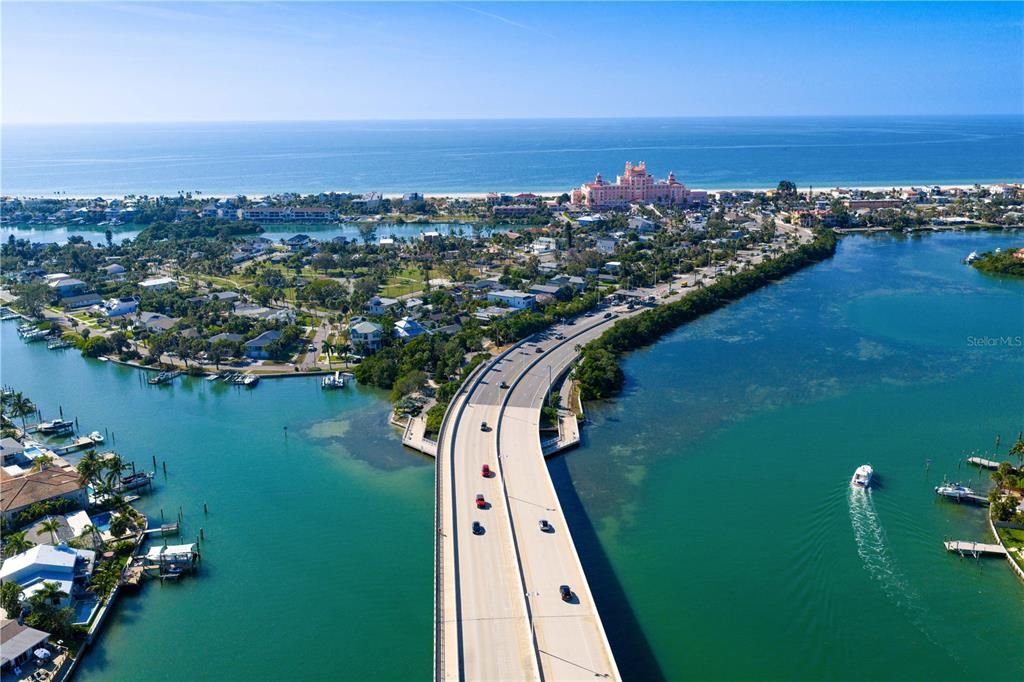 На продажу: $3,899,000 (4 спален, 4 ванн, 3480 Квадратных фут)