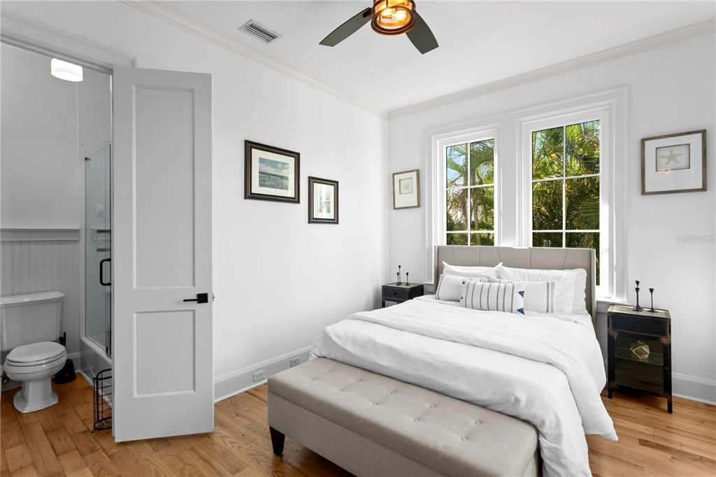 На продажу: $3,899,000 (4 спален, 4 ванн, 3480 Квадратных фут)