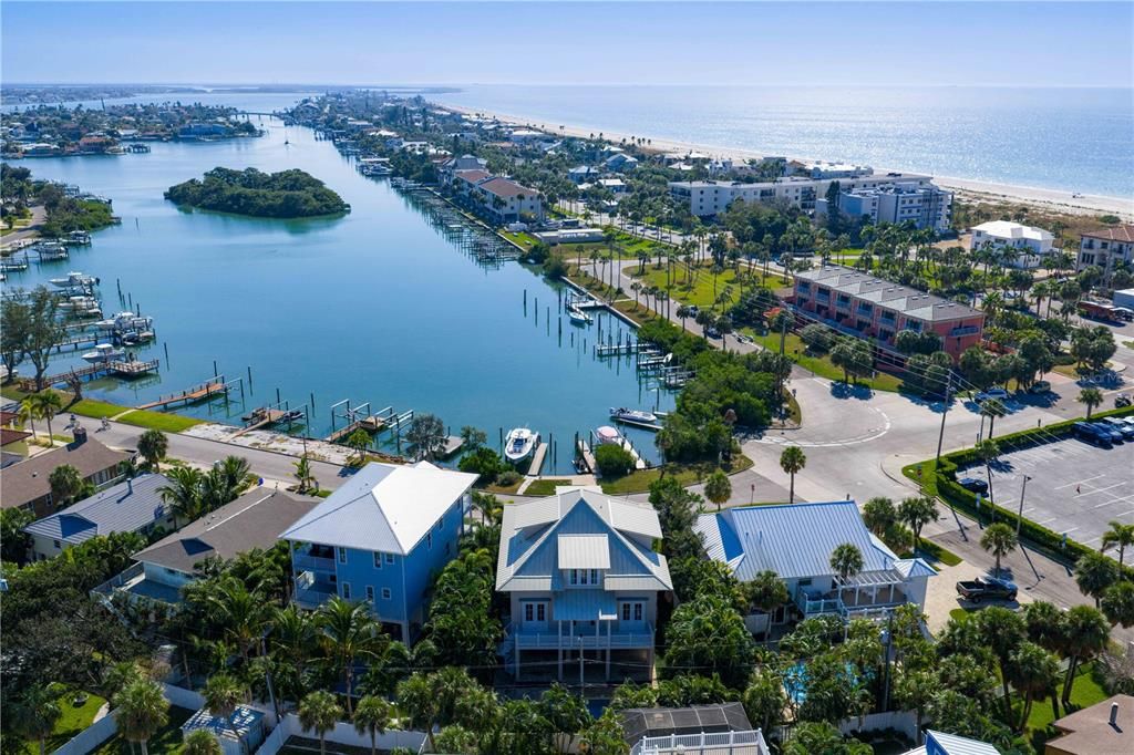 На продажу: $3,899,000 (4 спален, 4 ванн, 3480 Квадратных фут)