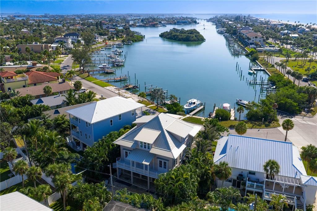 На продажу: $3,899,000 (4 спален, 4 ванн, 3480 Квадратных фут)