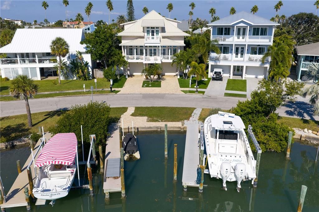 На продажу: $3,899,000 (4 спален, 4 ванн, 3480 Квадратных фут)