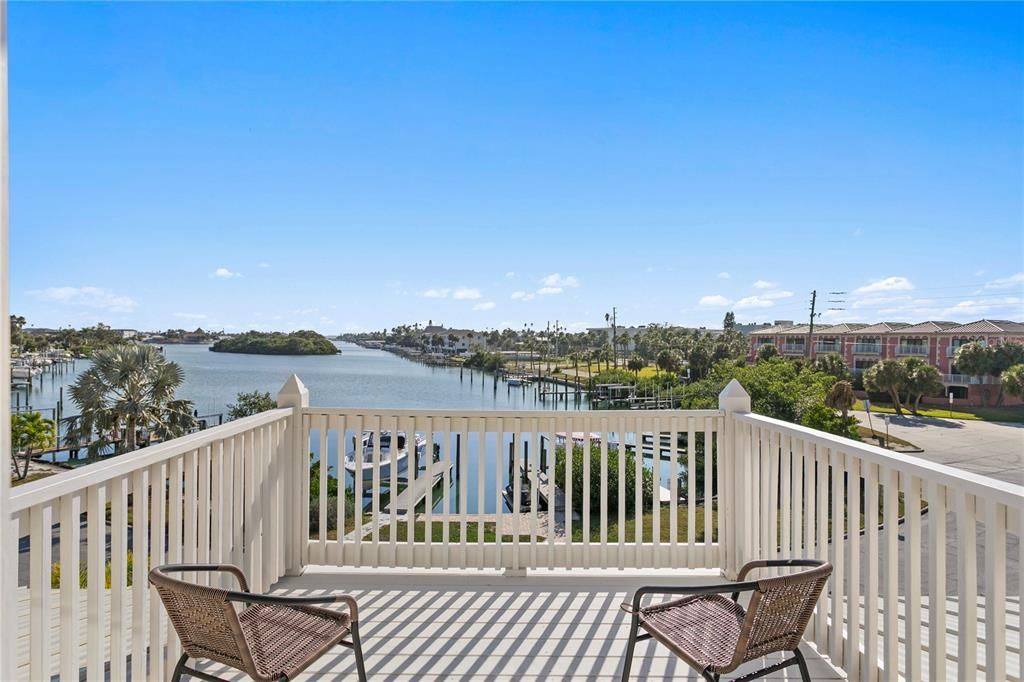 На продажу: $3,899,000 (4 спален, 4 ванн, 3480 Квадратных фут)