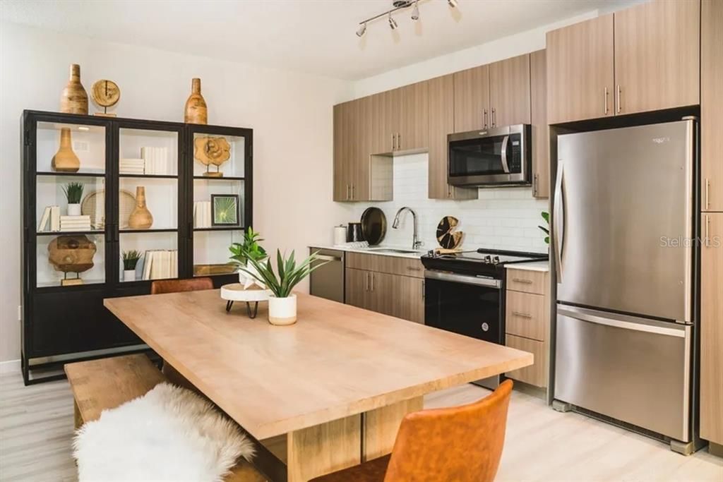 For Rent: $2,300 (3 beds, 2 baths, 1161 Square Feet)