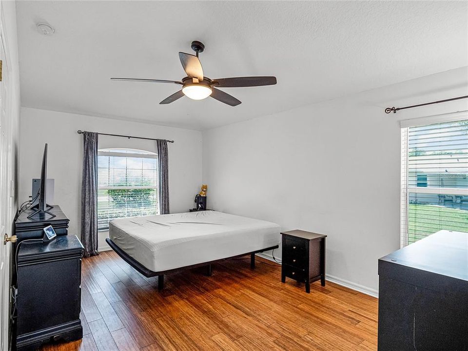 На продажу: $349,999 (3 спален, 1 ванн, 1428 Квадратных фут)