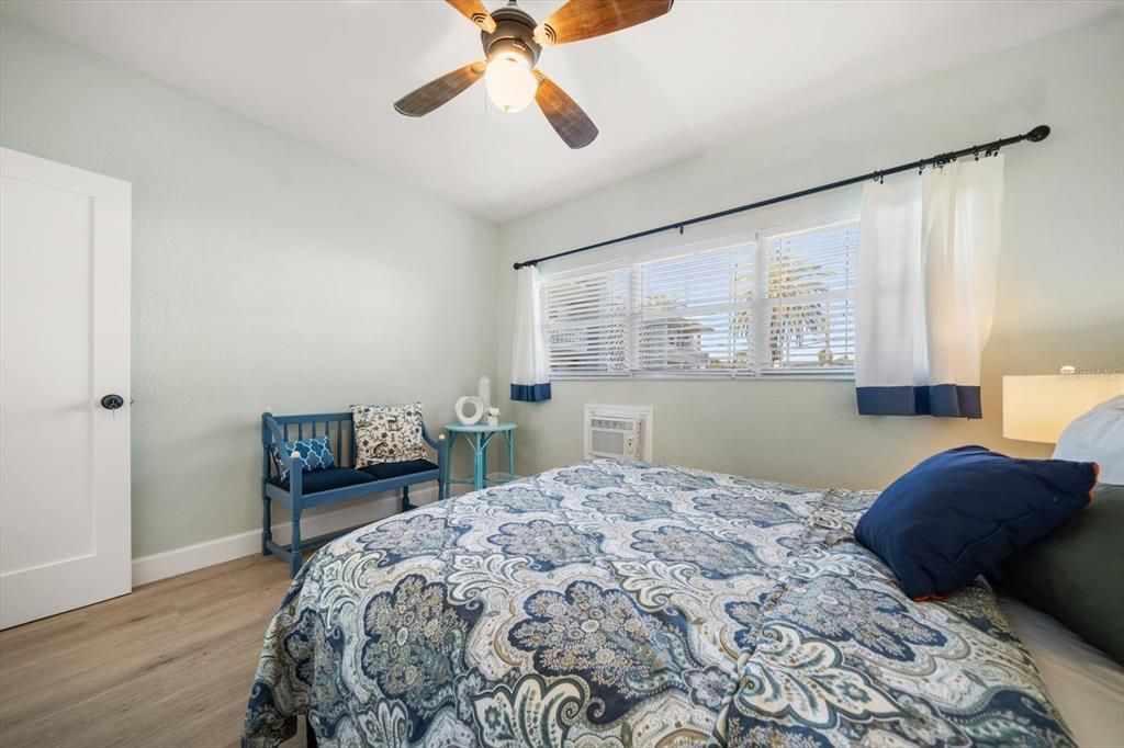 For Sale: $242,000 (1 beds, 1 baths, 595 Square Feet)