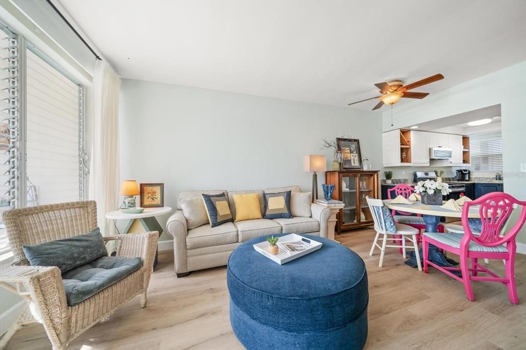 For Sale: $242,000 (1 beds, 1 baths, 595 Square Feet)