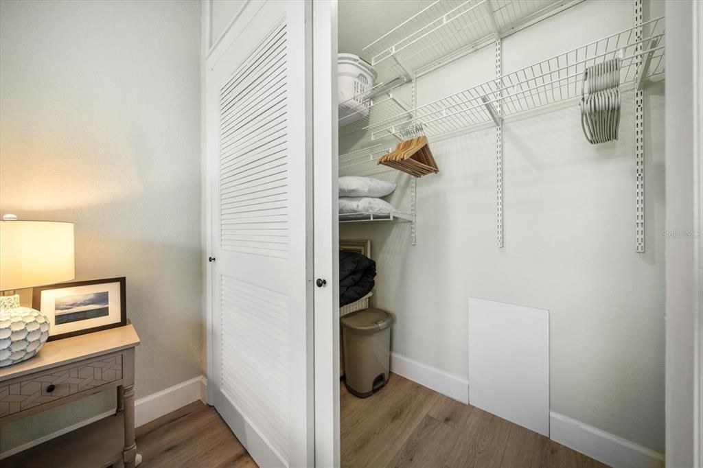 For Sale: $242,000 (1 beds, 1 baths, 595 Square Feet)