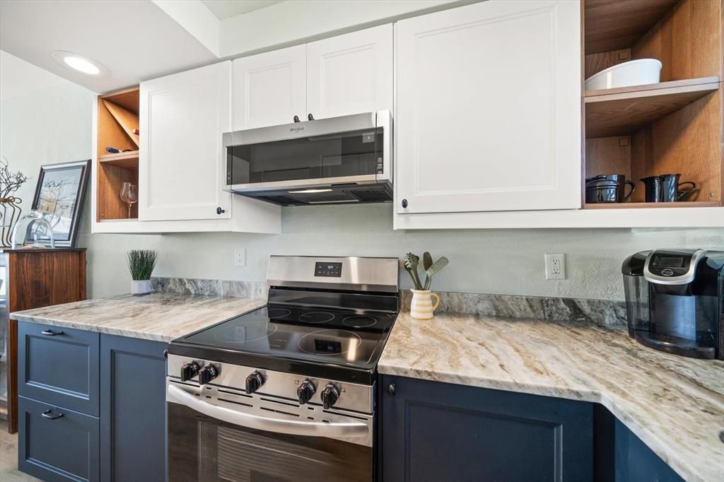 For Sale: $242,000 (1 beds, 1 baths, 595 Square Feet)