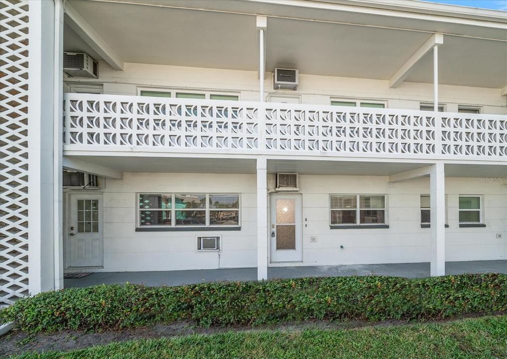 For Sale: $242,000 (1 beds, 1 baths, 595 Square Feet)