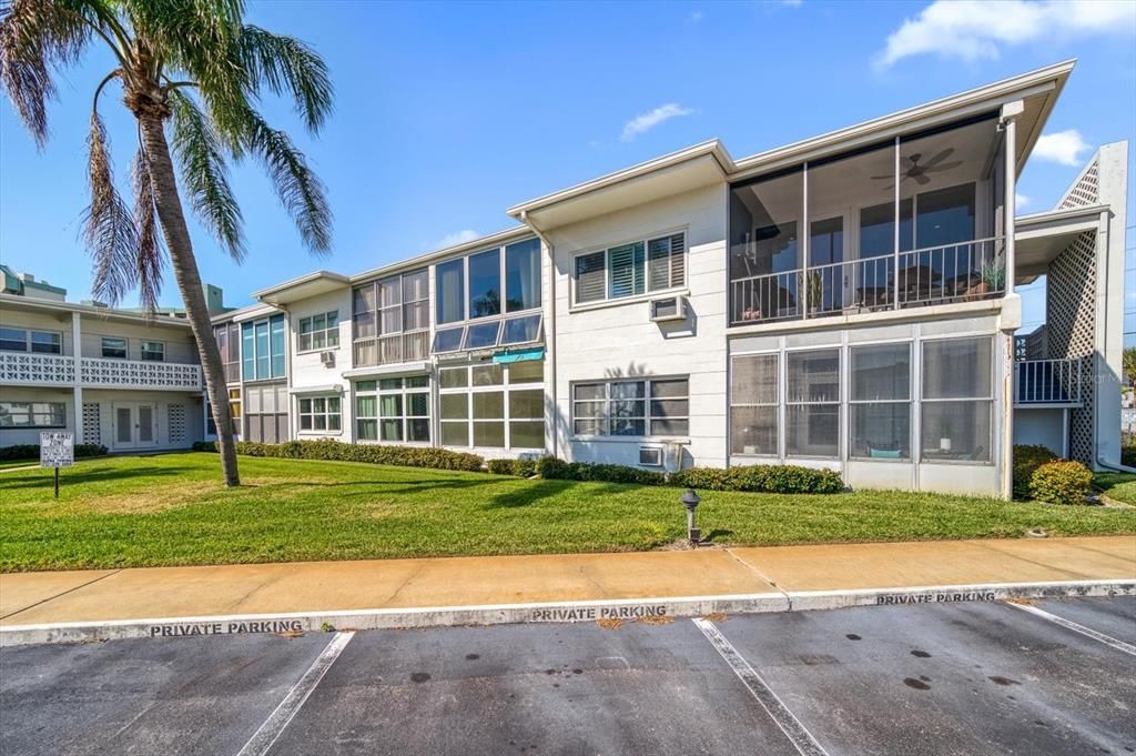 For Sale: $242,000 (1 beds, 1 baths, 595 Square Feet)