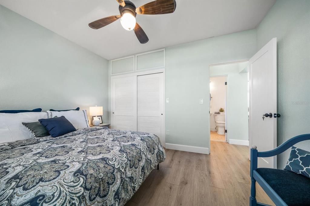 For Sale: $242,000 (1 beds, 1 baths, 595 Square Feet)