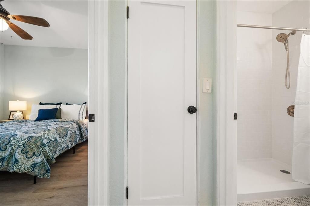 For Sale: $242,000 (1 beds, 1 baths, 595 Square Feet)