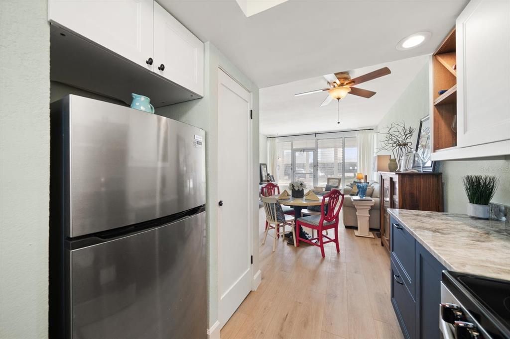 For Sale: $242,000 (1 beds, 1 baths, 595 Square Feet)