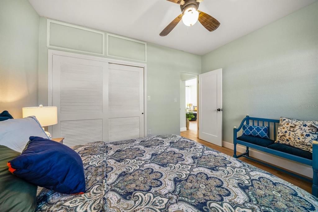 For Sale: $242,000 (1 beds, 1 baths, 595 Square Feet)