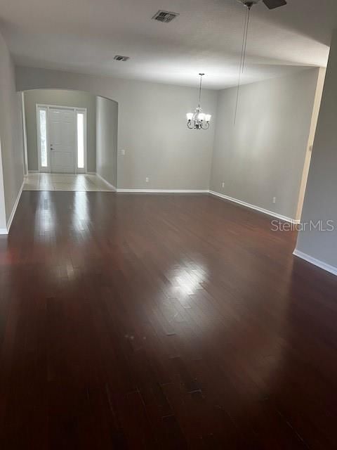 出租: $3,200 (5 贝兹, 4 浴室, 2688 平方英尺)