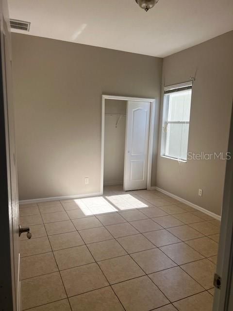 出租: $3,200 (5 贝兹, 4 浴室, 2688 平方英尺)