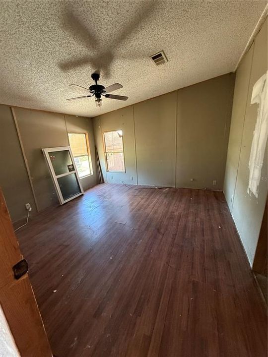 En Venta: $249,000 (4 camas, 2 baños, 1674 Pies cuadrados)