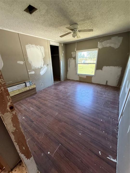 En Venta: $249,000 (4 camas, 2 baños, 1674 Pies cuadrados)