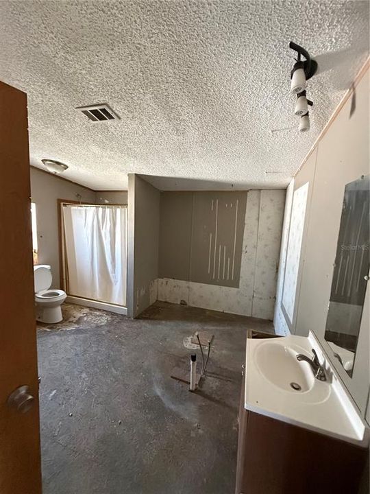 En Venta: $249,000 (4 camas, 2 baños, 1674 Pies cuadrados)