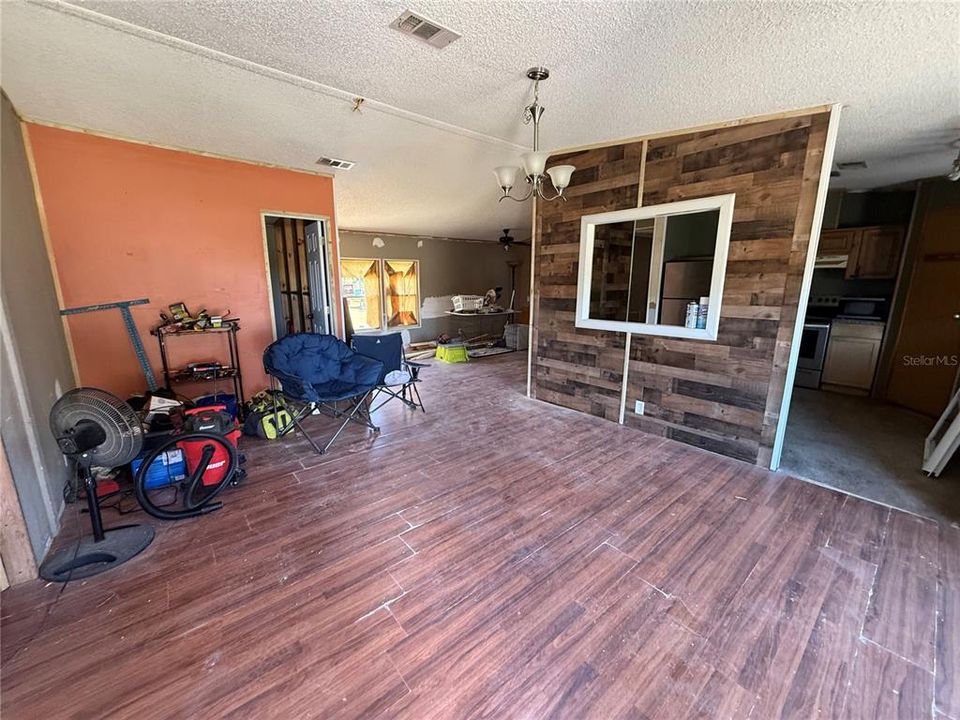 En Venta: $249,000 (4 camas, 2 baños, 1674 Pies cuadrados)