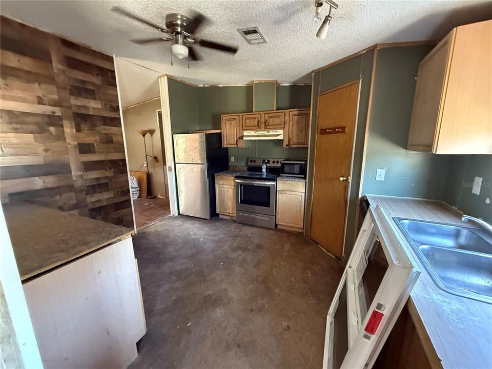 En Venta: $249,000 (4 camas, 2 baños, 1674 Pies cuadrados)