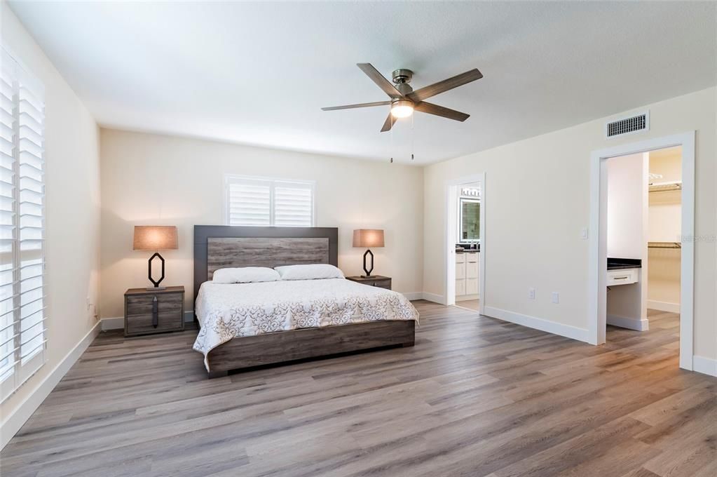 待售: $359,000 (2 贝兹, 2 浴室, 1600 平方英尺)