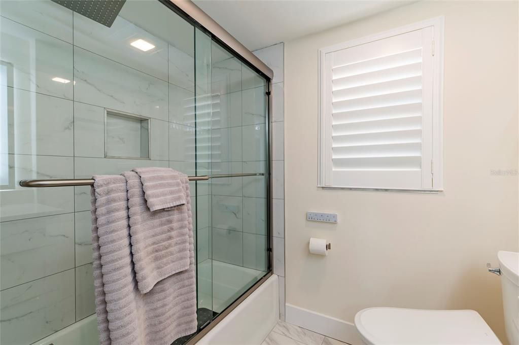 待售: $359,000 (2 贝兹, 2 浴室, 1600 平方英尺)