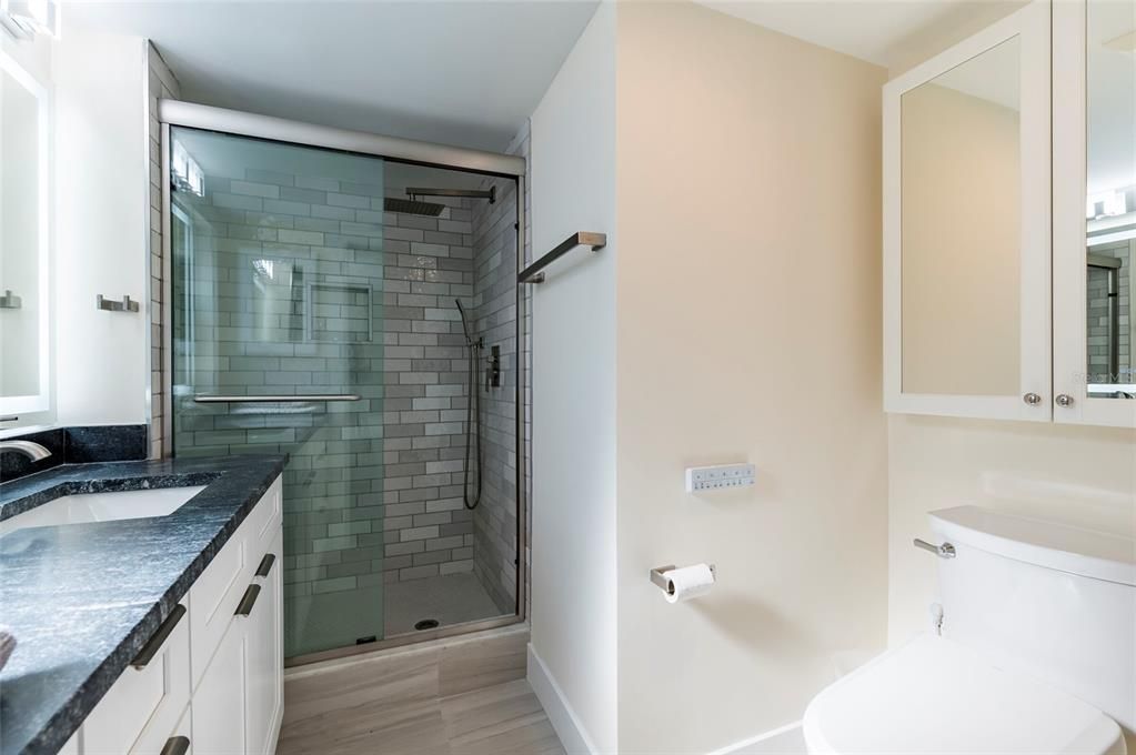 待售: $359,000 (2 贝兹, 2 浴室, 1600 平方英尺)