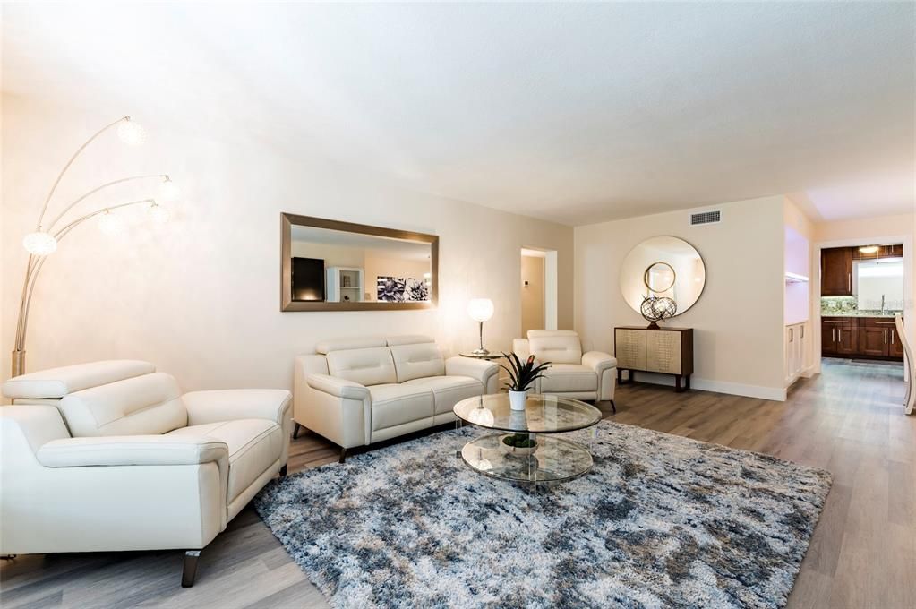 待售: $359,000 (2 贝兹, 2 浴室, 1600 平方英尺)