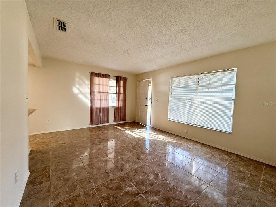 For Rent: $1,525 (2 beds, 1 baths, 708 Square Feet)