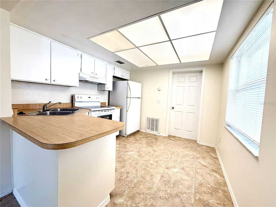 For Rent: $1,525 (2 beds, 1 baths, 708 Square Feet)