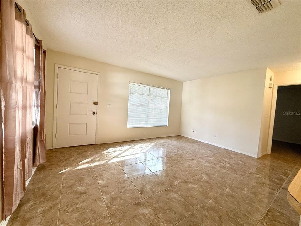 For Rent: $1,525 (2 beds, 1 baths, 708 Square Feet)