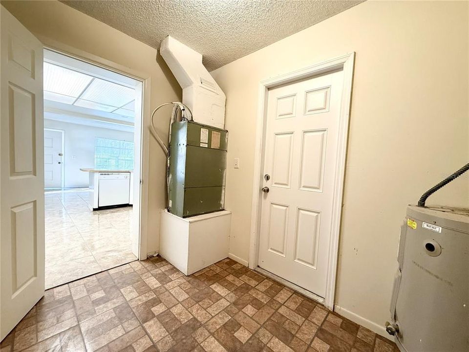 For Rent: $1,525 (2 beds, 1 baths, 708 Square Feet)