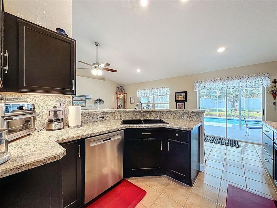 待售: $349,000 (3 贝兹, 2 浴室, 1536 平方英尺)