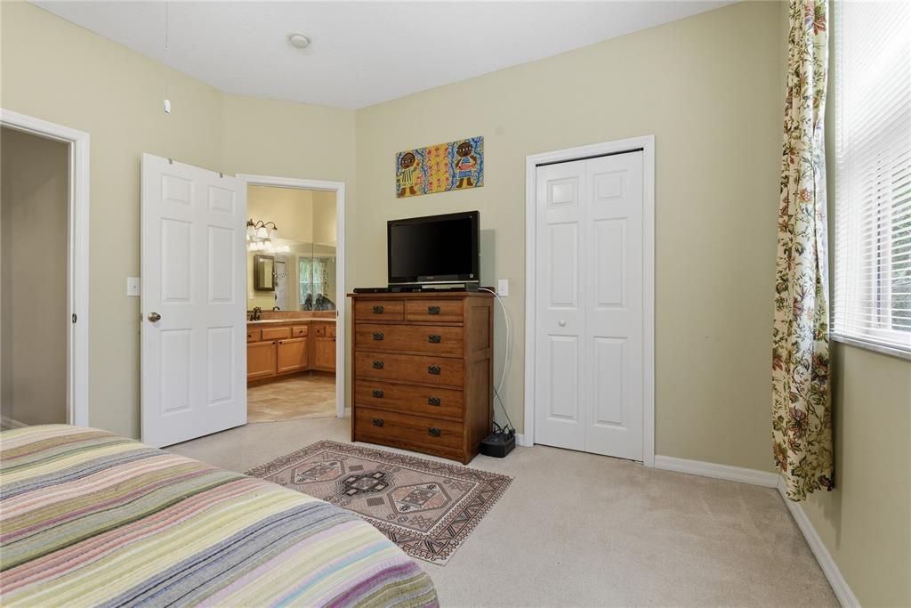 For Sale: $319,900 (3 beds, 2 baths, 1587 Square Feet)