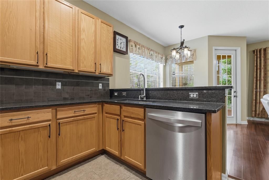 For Sale: $319,900 (3 beds, 2 baths, 1587 Square Feet)