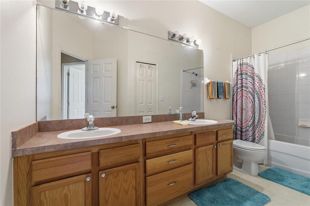 For Sale: $319,900 (3 beds, 2 baths, 1587 Square Feet)