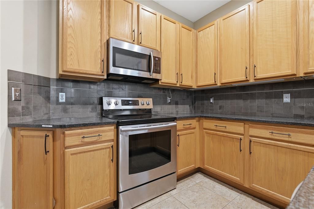For Sale: $319,900 (3 beds, 2 baths, 1587 Square Feet)