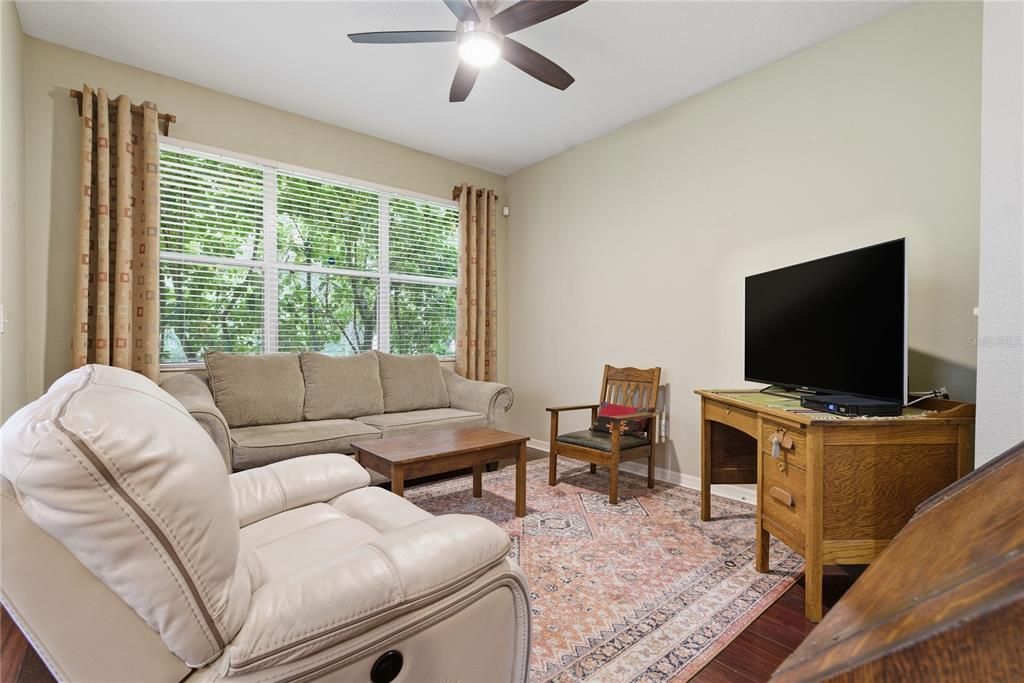 For Sale: $319,900 (3 beds, 2 baths, 1587 Square Feet)