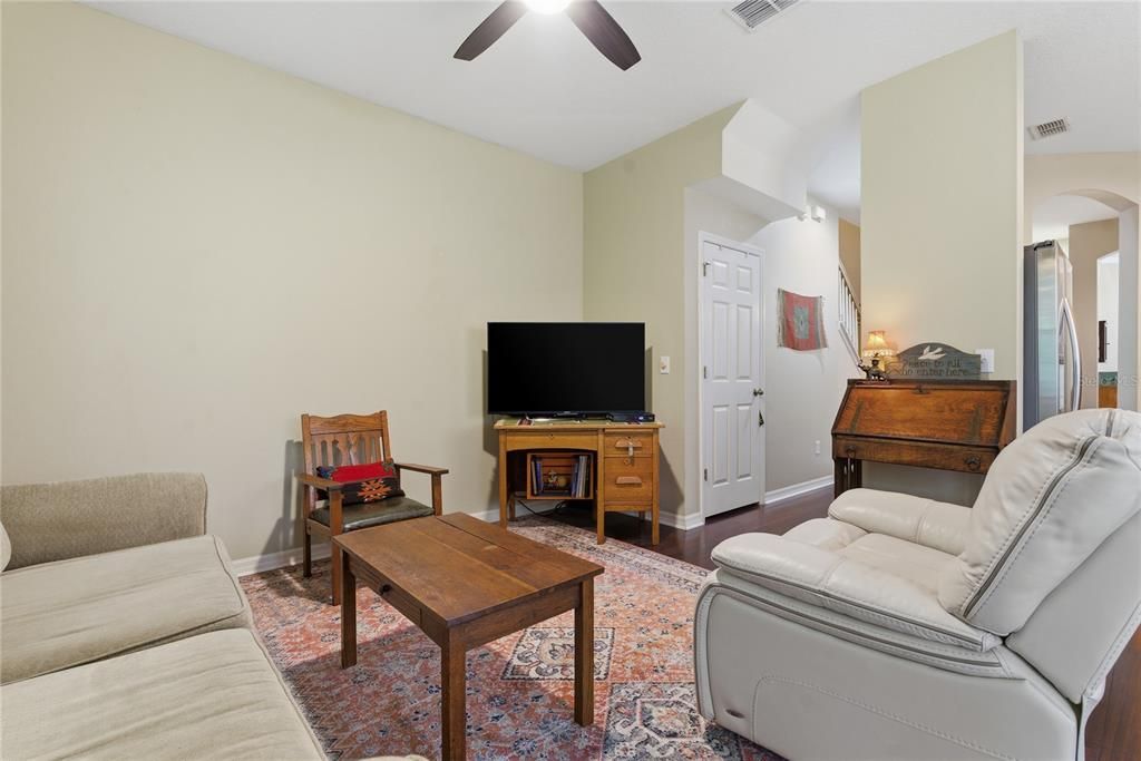 For Sale: $319,900 (3 beds, 2 baths, 1587 Square Feet)