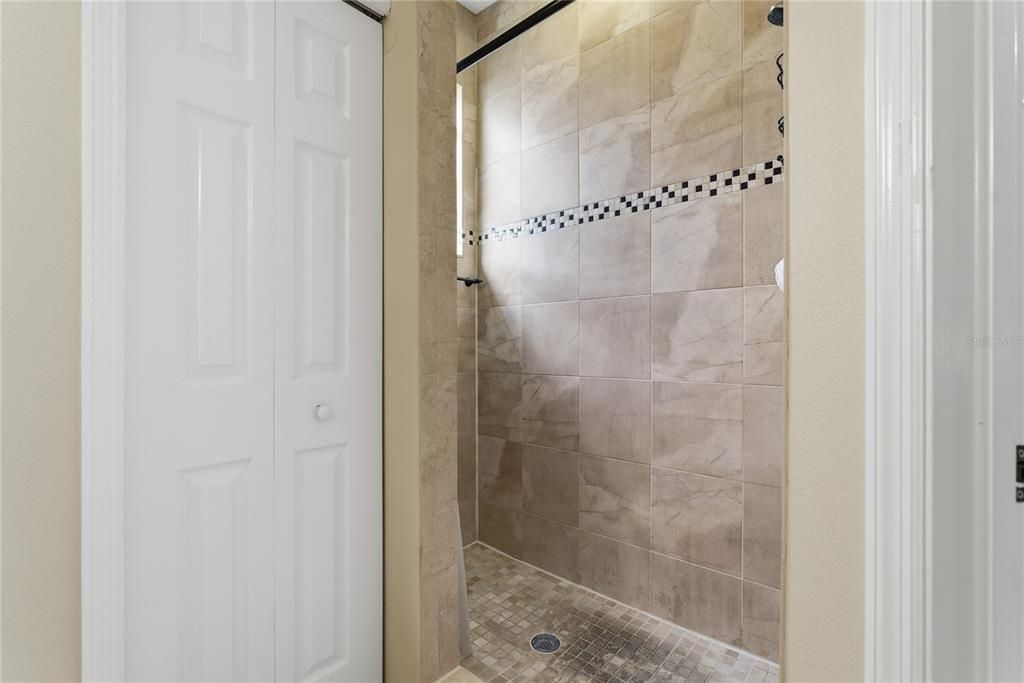 For Sale: $319,900 (3 beds, 2 baths, 1587 Square Feet)