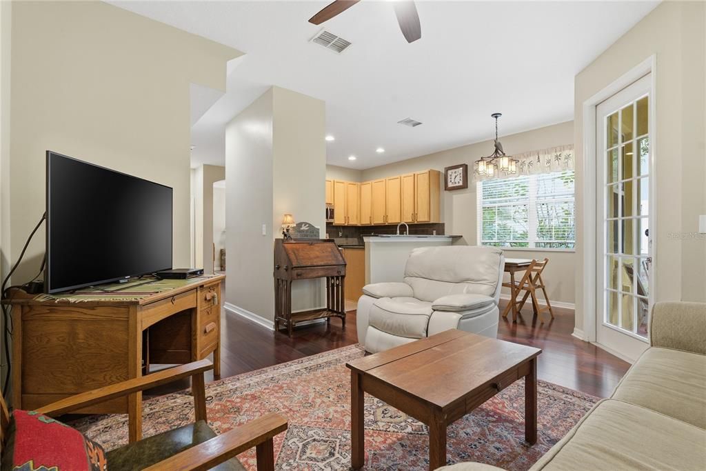 For Sale: $319,900 (3 beds, 2 baths, 1587 Square Feet)