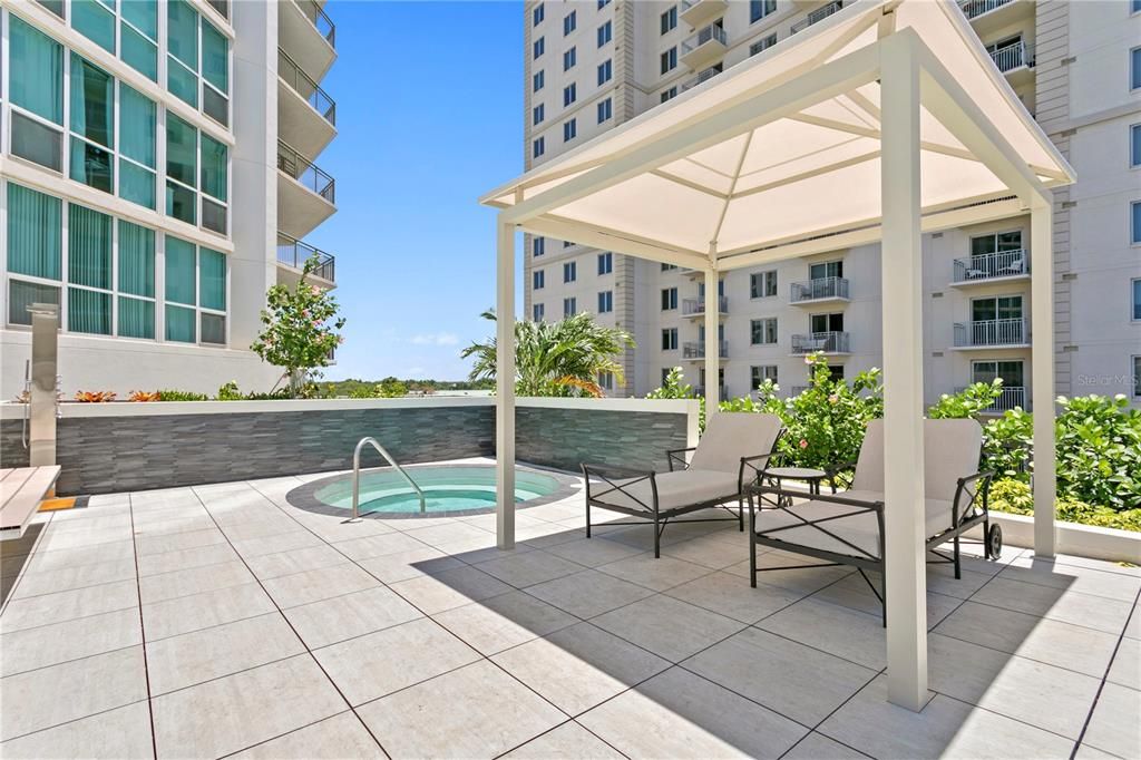 En Venta: $719,900 (2 camas, 2 baños, 1242 Pies cuadrados)