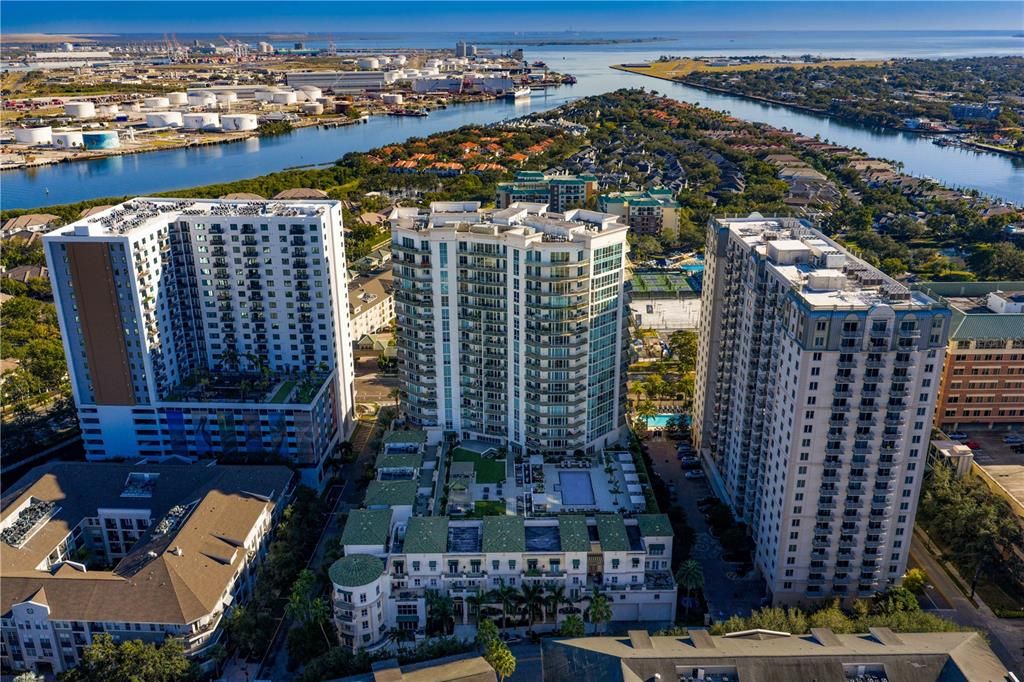 En Venta: $719,900 (2 camas, 2 baños, 1242 Pies cuadrados)