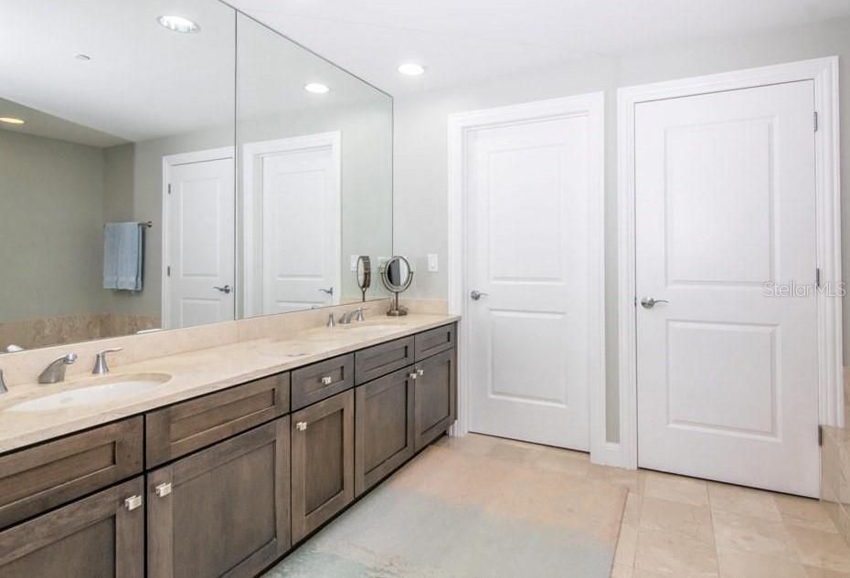 En Venta: $719,900 (2 camas, 2 baños, 1242 Pies cuadrados)