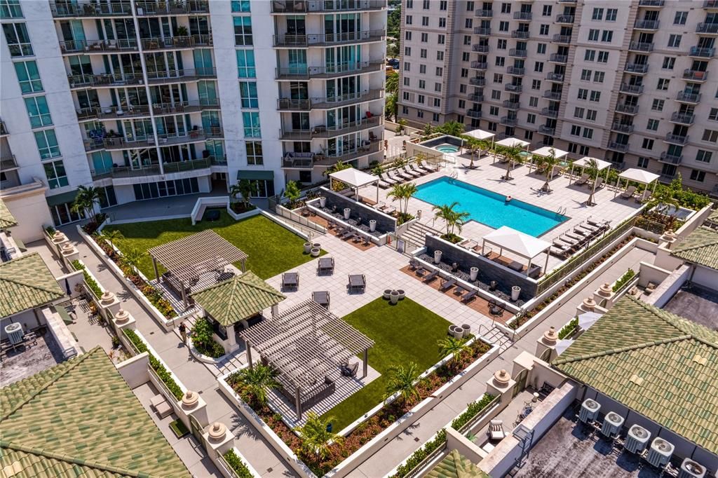 En Venta: $719,900 (2 camas, 2 baños, 1242 Pies cuadrados)