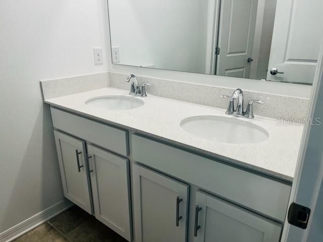 For Rent: $2,732 (5 beds, 2 baths, 2896 Square Feet)